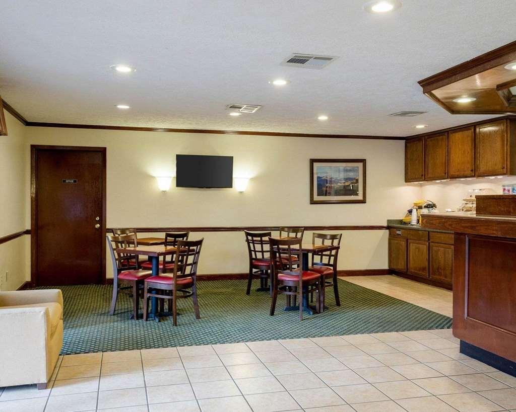 Econo Lodge Kosciusko Restaurant photo